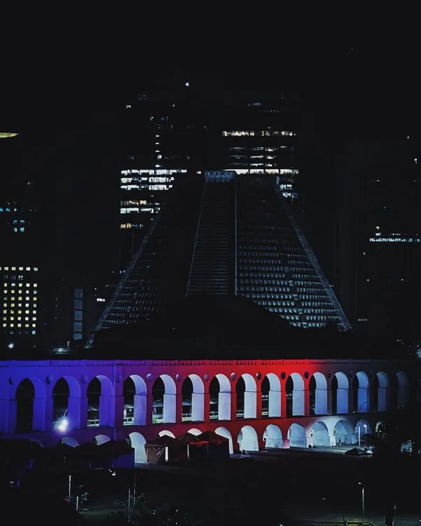 Os Arcos da Lapa illuminated at night in central Rio de Janeiro, the landmark at the heart of the city's street nightlife.